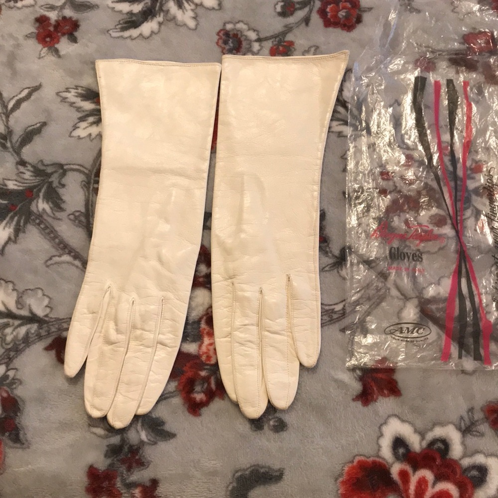 Dayne Taylor Italy  Ivory Colored calfskin Silk Lined Long Gloves Vintage